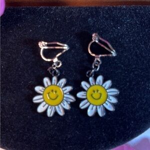 Women’s, Gir'ls Cute Daisy Smiley Face Clip On Earrings
